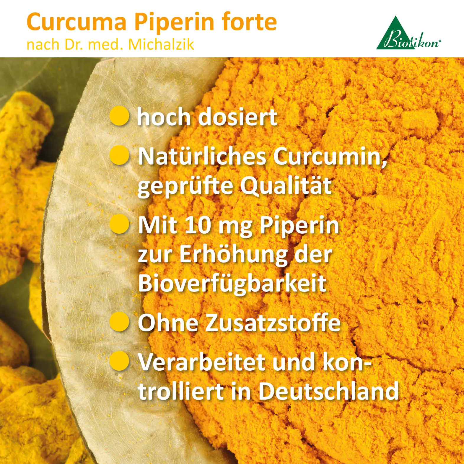 Curcuma Pulver in gelber Farbe, fein gemahlen, mit Kurkumawurzel im Hintergrund, Packungsdesign sichtbar.
