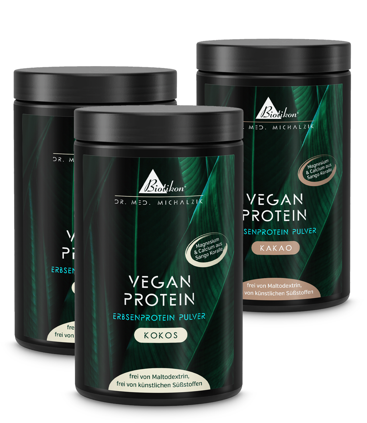Pflanzenprotein-Pulver Kokos & Kakao â 300 g Drei Dosen Pflanzenprotein-Pulver in WeiĂ, Kokos und Kakao, mit einem Deckel, auf weiĂem Hintergrund.